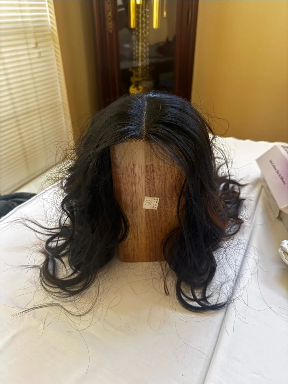 Wavy Layered Women's Hair with Subtle Brown Highlights - Black